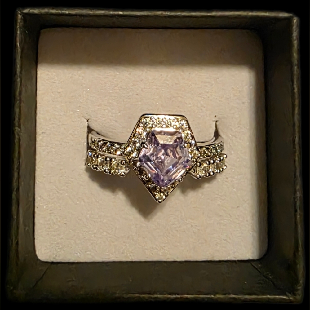 Ring - Picture 2 of 4